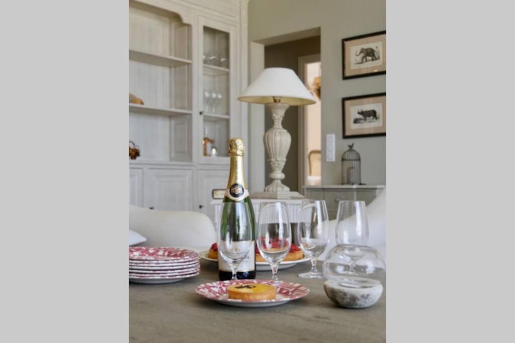 Bord De Mer - Ac, Wifi, Chic, Sea View, Beach 2 Minutes Walk Antibes Kültér fotó