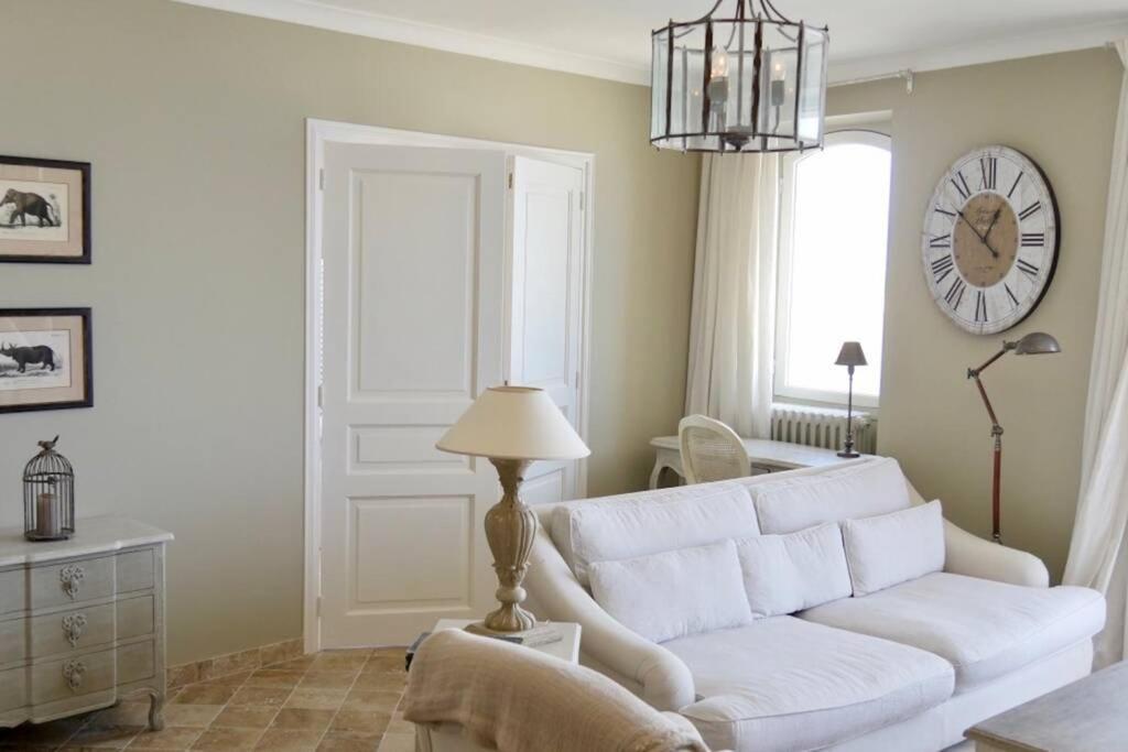 Bord De Mer - Ac, Wifi, Chic, Sea View, Beach 2 Minutes Walk Antibes Kültér fotó