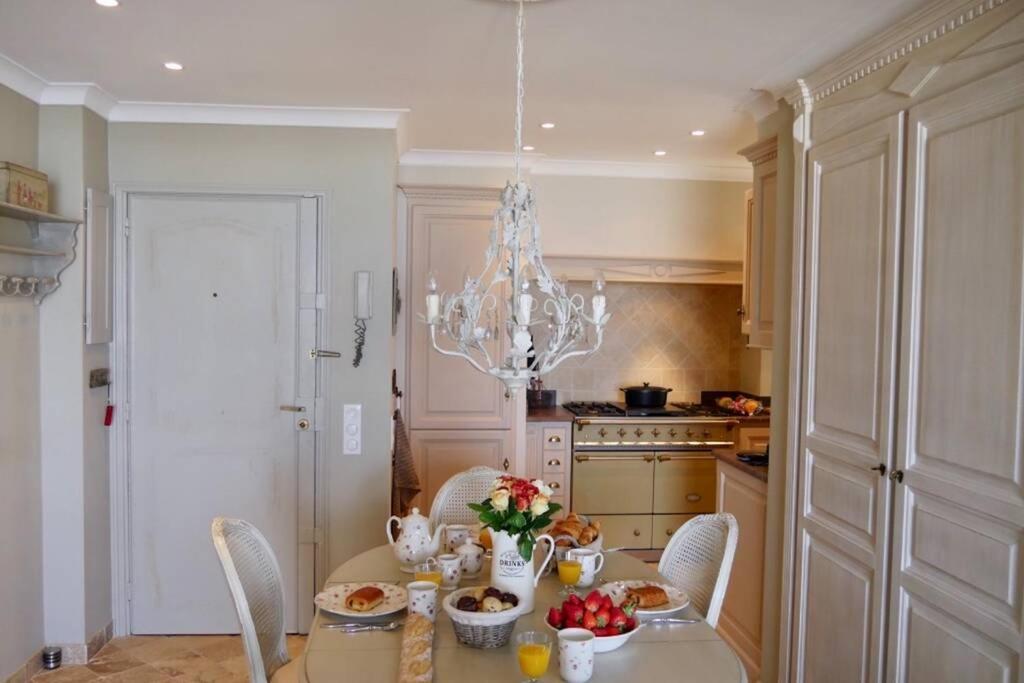 Bord De Mer - Ac, Wifi, Chic, Sea View, Beach 2 Minutes Walk Antibes Kültér fotó
